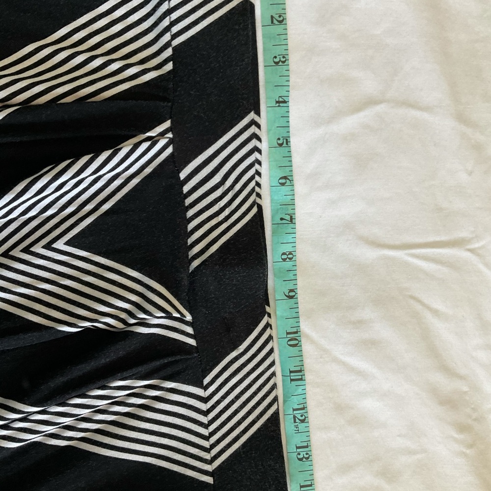 Dana Buchman skirt - Picture 3 of 6